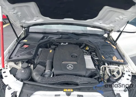 2015 Mercedes-Benz C 300 из США, поврежденный, VIN 55SWF4JB9FU068760